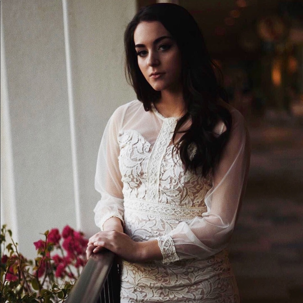 Short lace Homecoming Dress